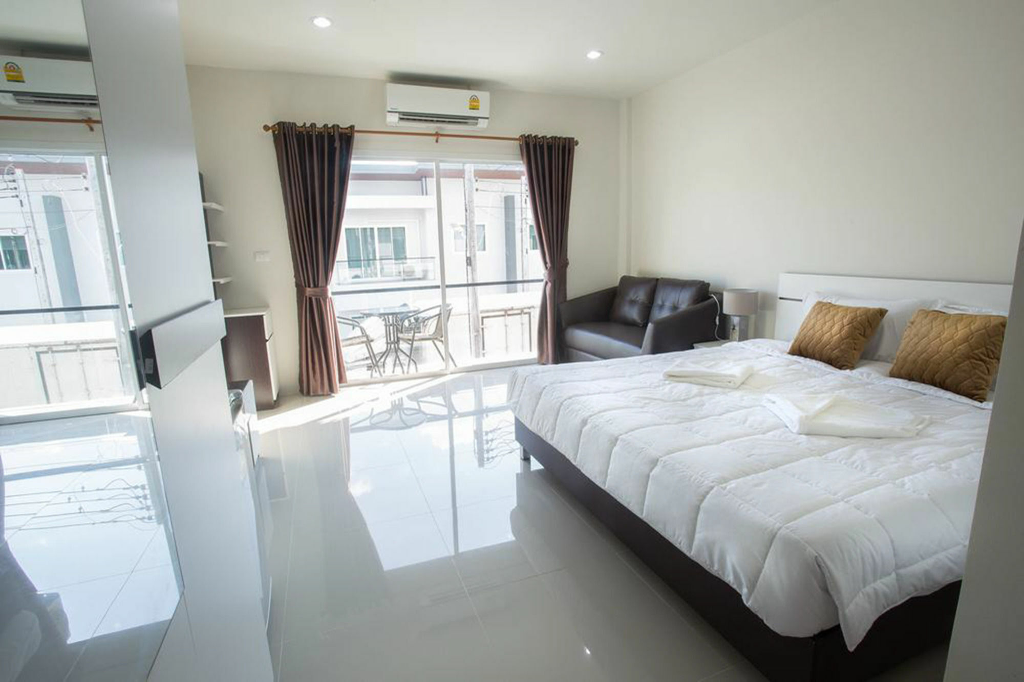 Le Fay Airport Apartment Mai Khao Exterior foto